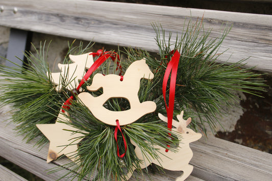 Weihnachtsanhänger aus Zirbenholz