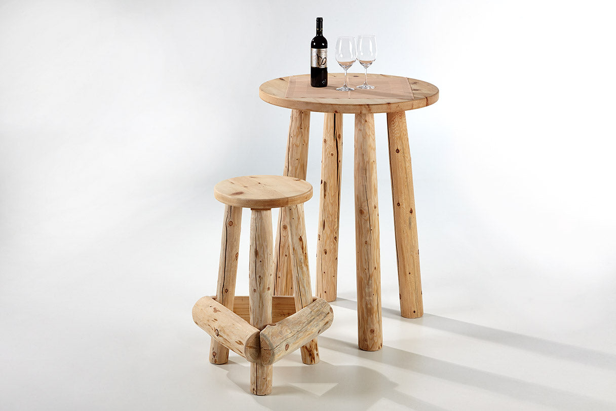 Barhocker und Stehtisch aus Zirbenholz