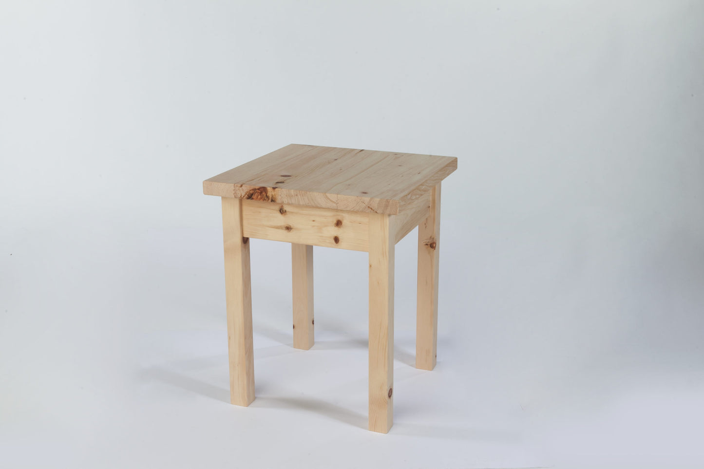 Hocker aus Zirbenholz