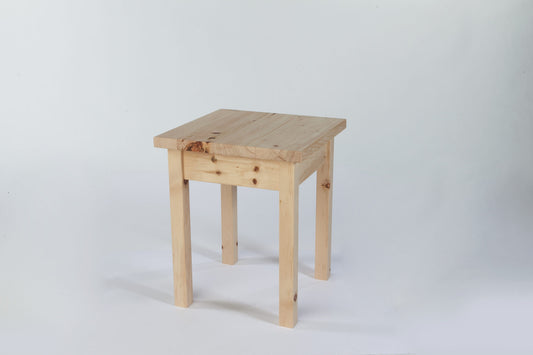 Hocker aus Zirbenholz