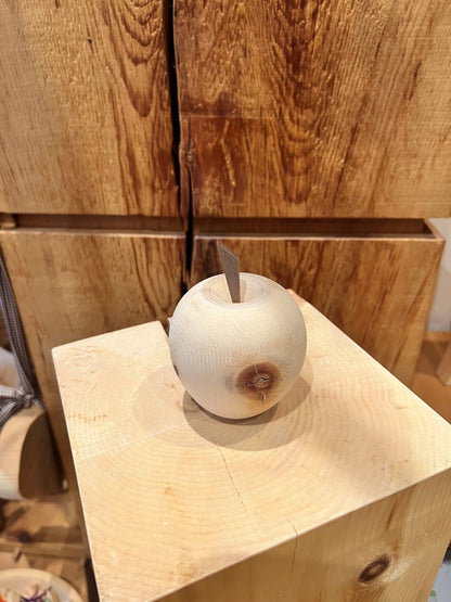 Apfel gedrechselt