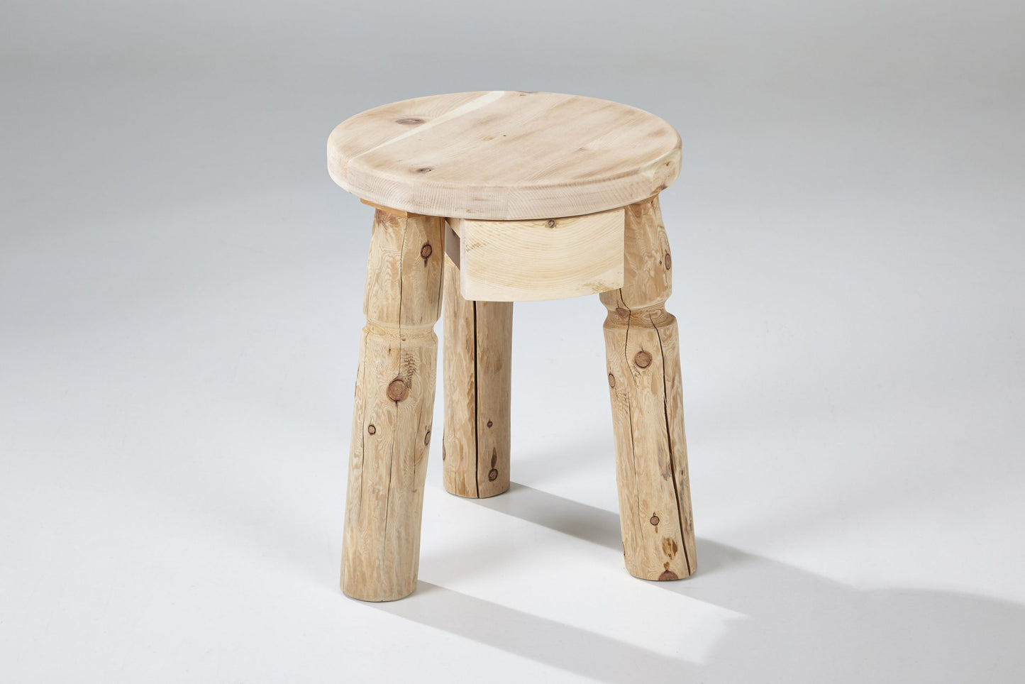Dreibeinhocker mit Schublade